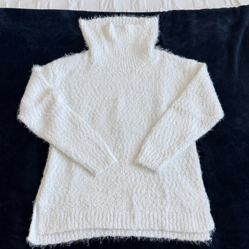 Reaction Kenneth Cole Soft White Turtleneck Sweater